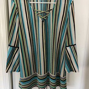 Womens tunic length, bell sleeve top Size L